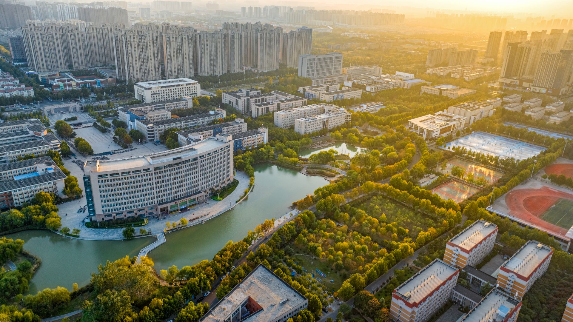《心向未来》2025本科招生宣传片